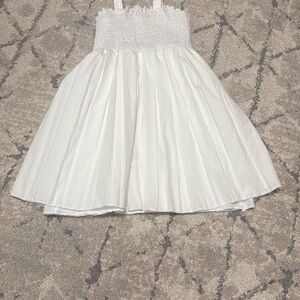 Elegant White Sleeveless Dress